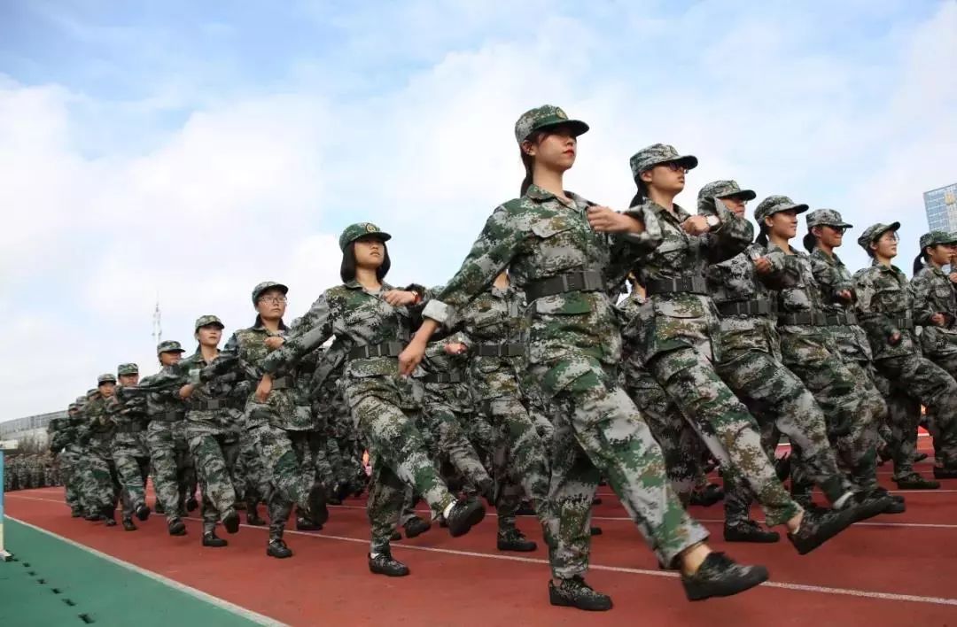 一般小升初是什么时候军训,小升初一开学就要军训