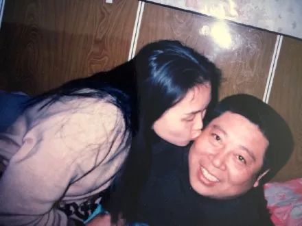 父母秀恩爱对子女的好处,父母特别秀恩爱的方式