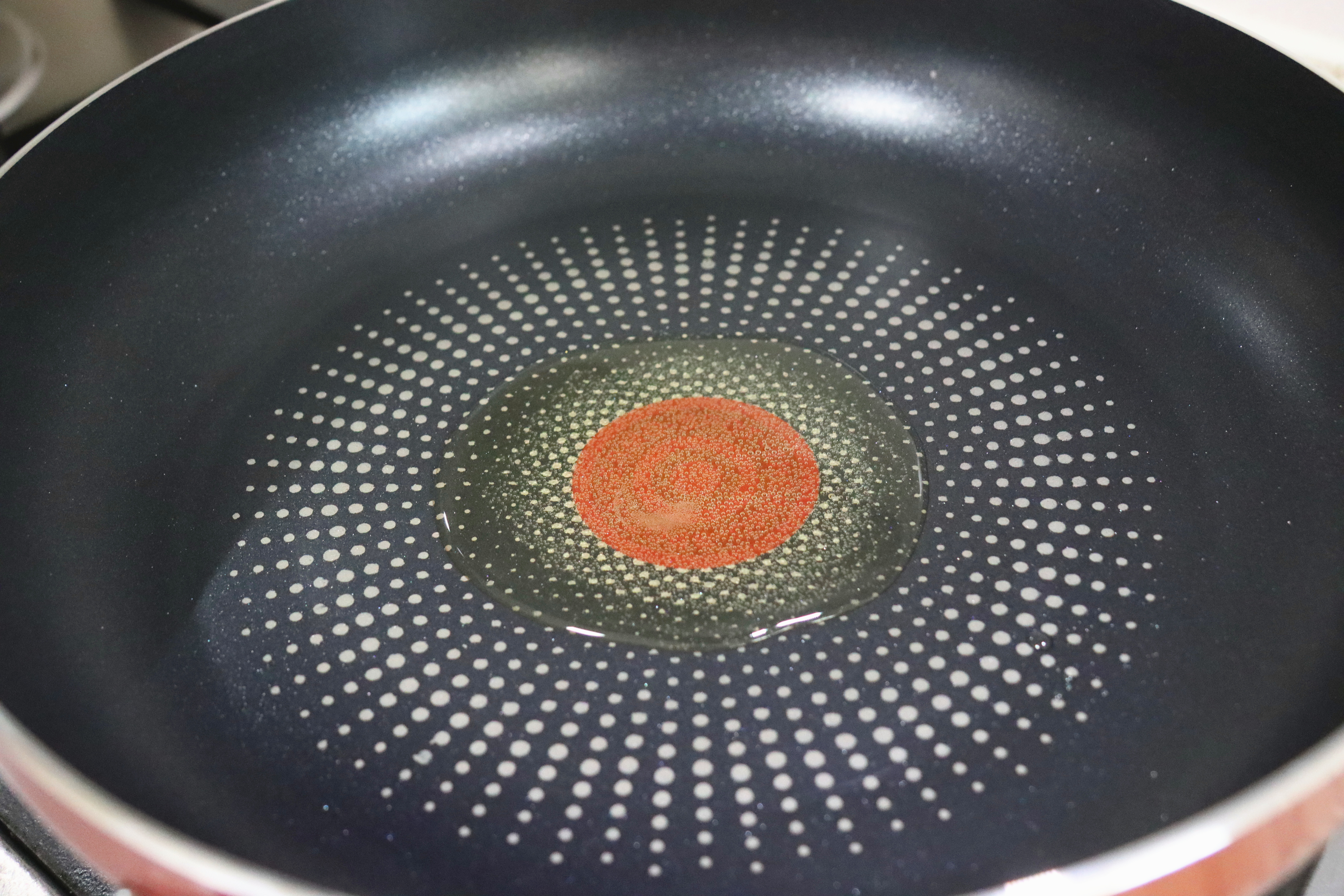 据说这个煎锅能聚油还超好用！——苏泊尔火红点聚油煎锅使用评测