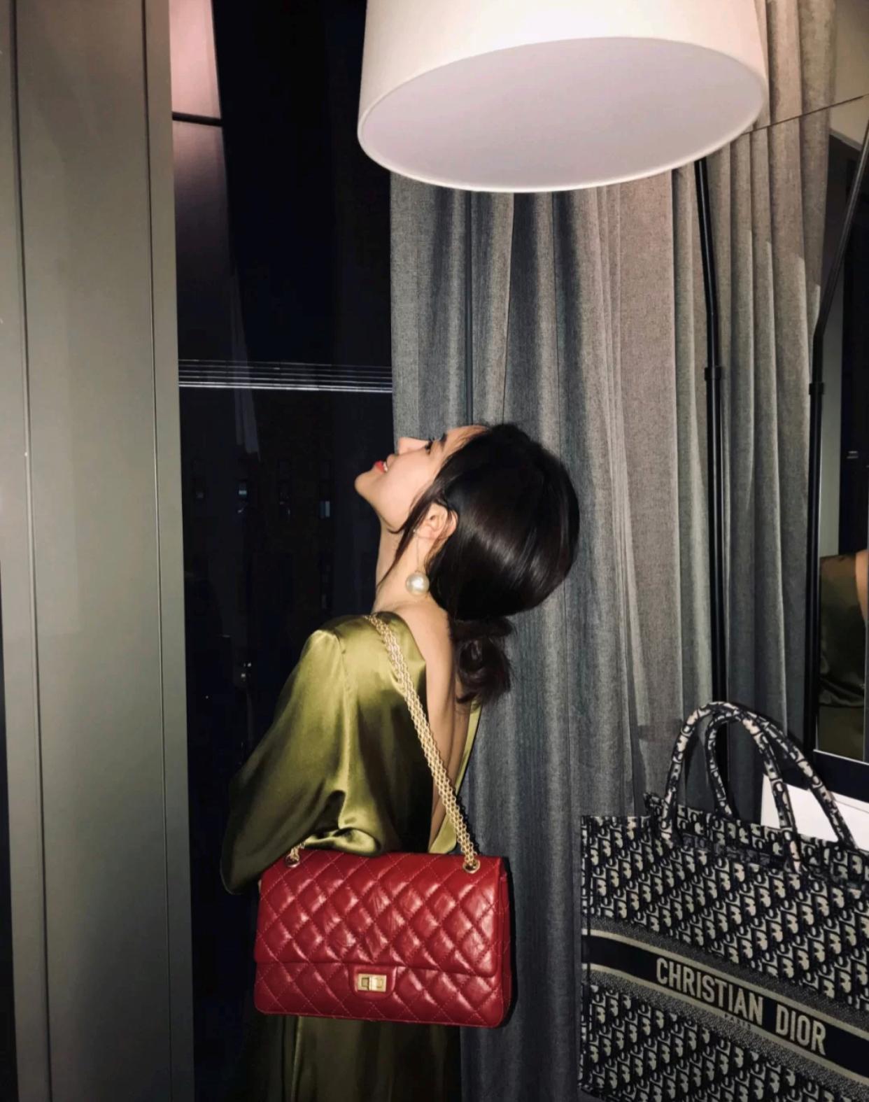 chanel2.55黑金,chanel2.55过时了么