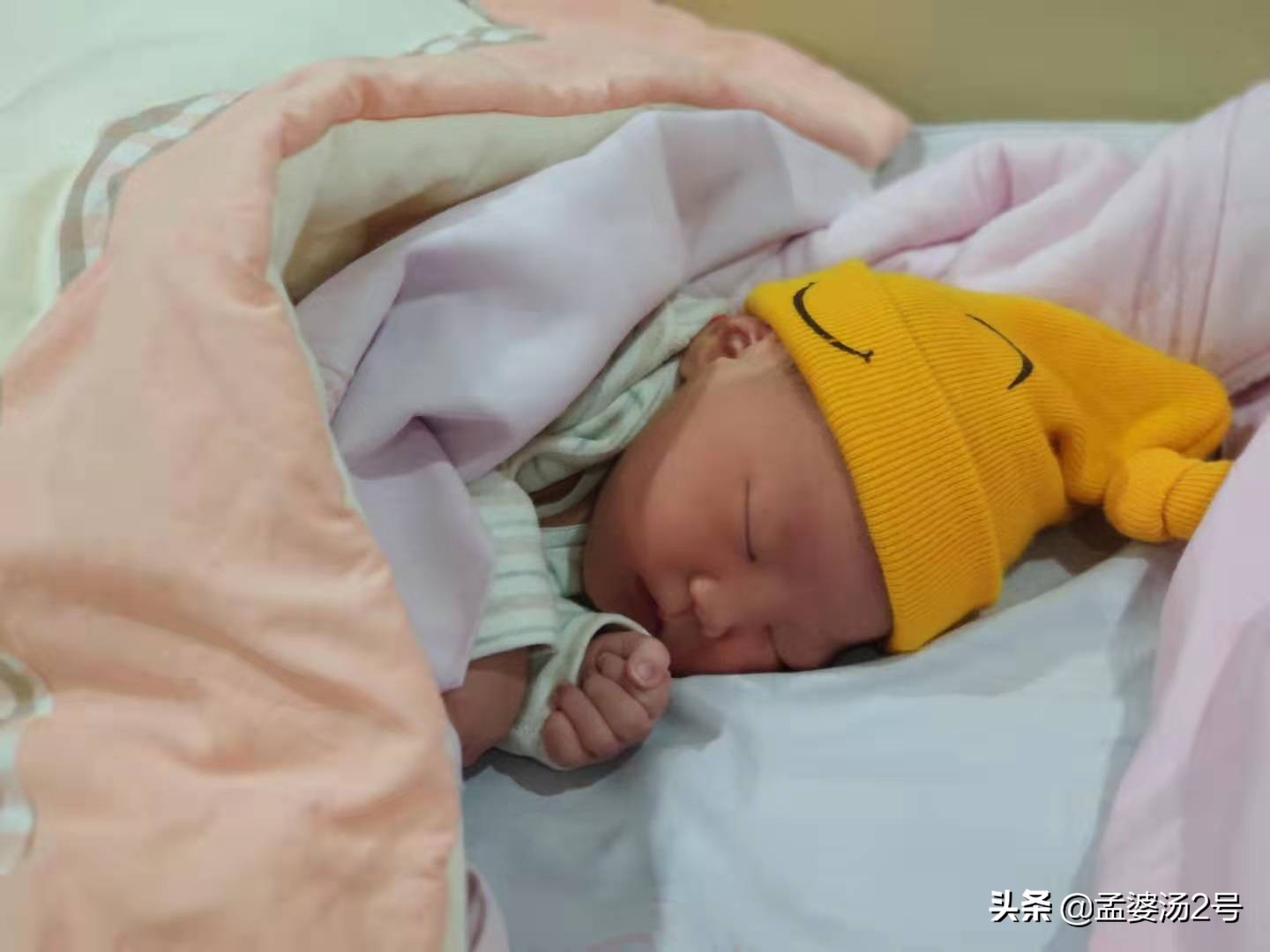 新生儿的各种怪异举动,新生儿在月子里