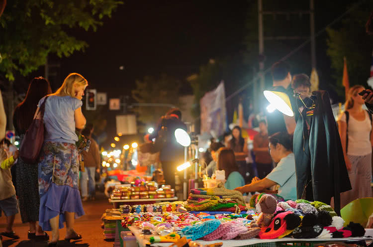 怎么从网上购买泰国品牌衣服,曼谷哪里购买泰国本地品牌服装