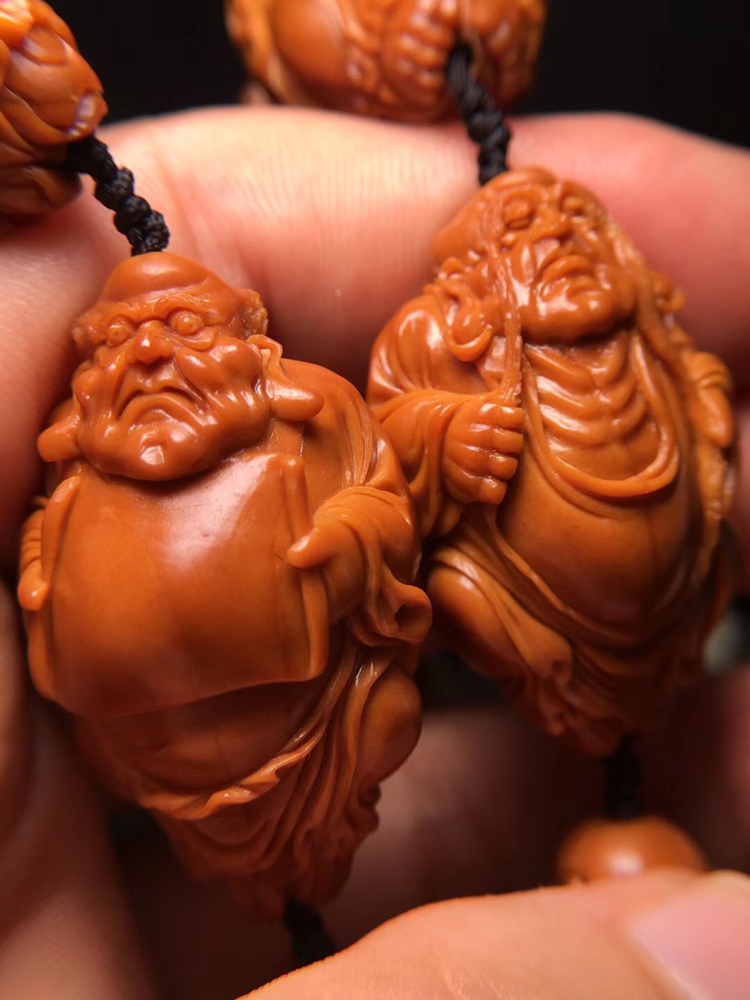 橄榄核十八罗汉手串怎么穿好盘玩,猴头手串和橄榄核手串哪个好盘