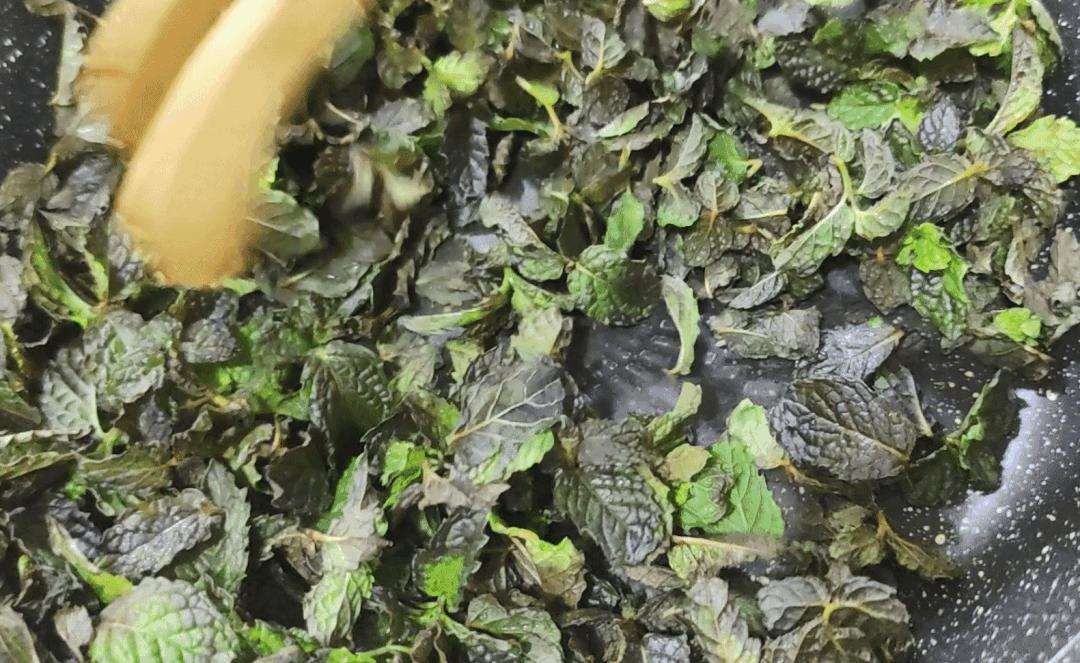 新鲜薄荷怎么弄茶,新鲜的薄荷叶怎么做才好吃