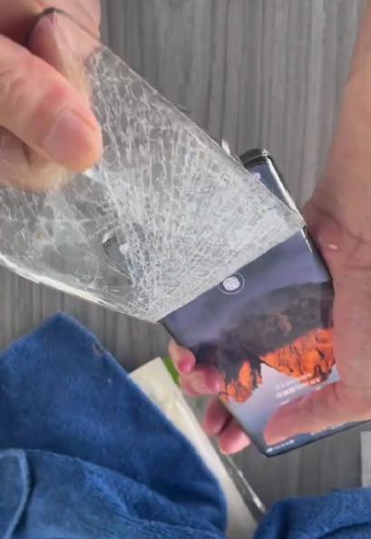 曲面手机钢化膜和软膜哪个更好,曲面屏手机钢化膜贴膜神器