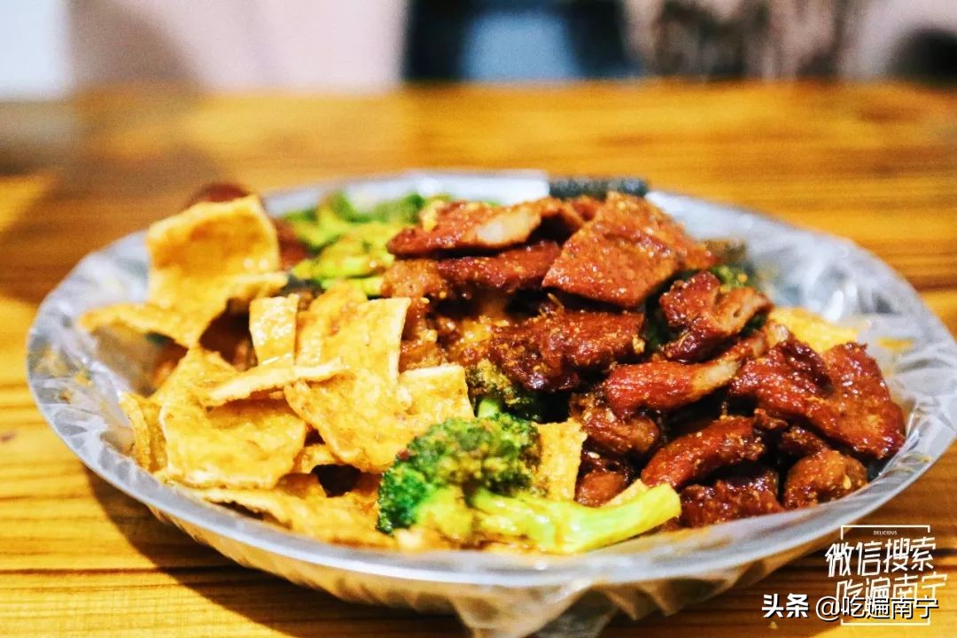 走错2次路,问了3个路人,终于找到偏僻小巷里的这家炸串店!