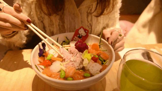 hellokitty鎺㈠簵绌胯。,hellokitty鑻卞浗浼︽暒閮婂灏忛晣