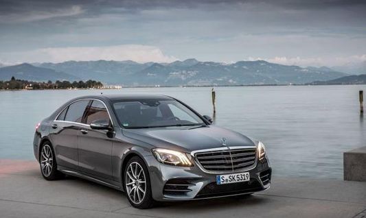 奔驰S换装特斯拉式中控大屏,车主说:更想要外国表!大屏太廉价