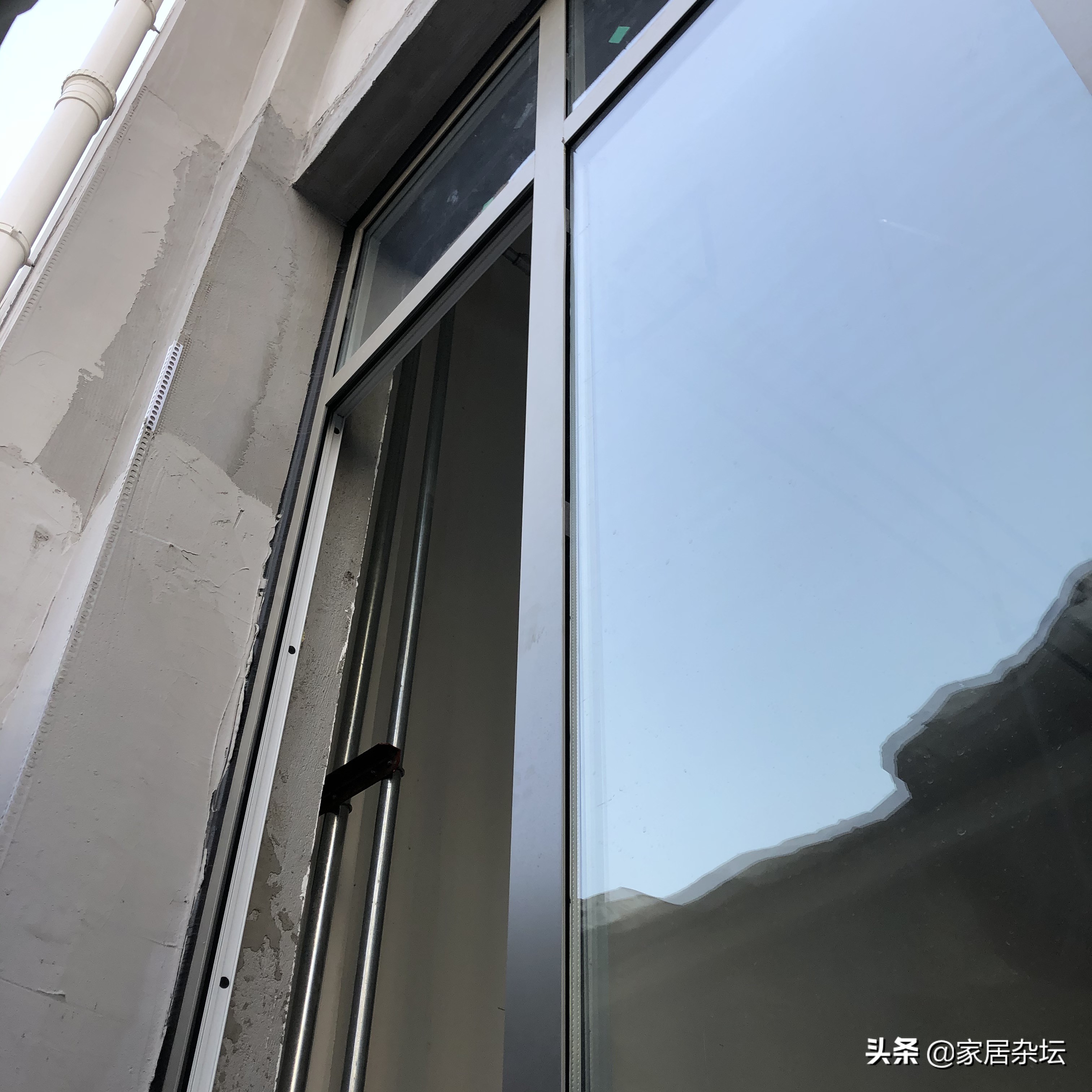 断桥铝窗户玻璃自然开裂怎么办,断桥铝窗子开裂怎么办