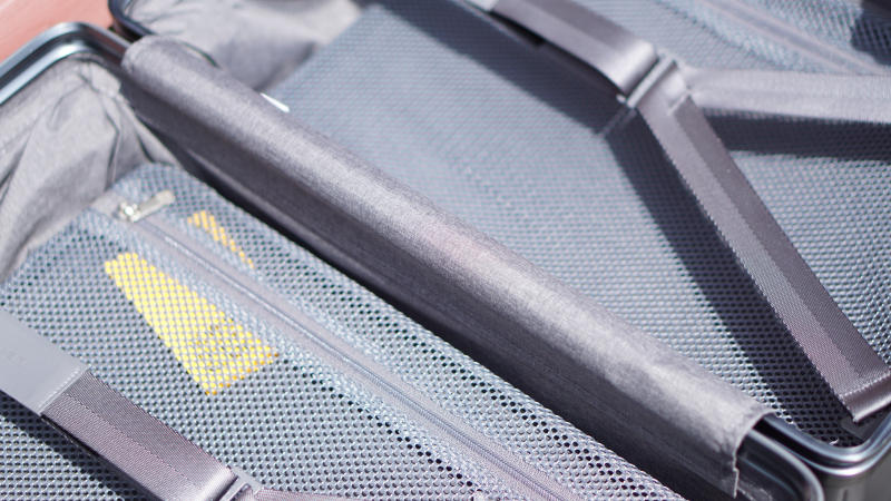 粗铝框设计，TSA密码锁，地平线8号行李箱，出差旅行好伙伴