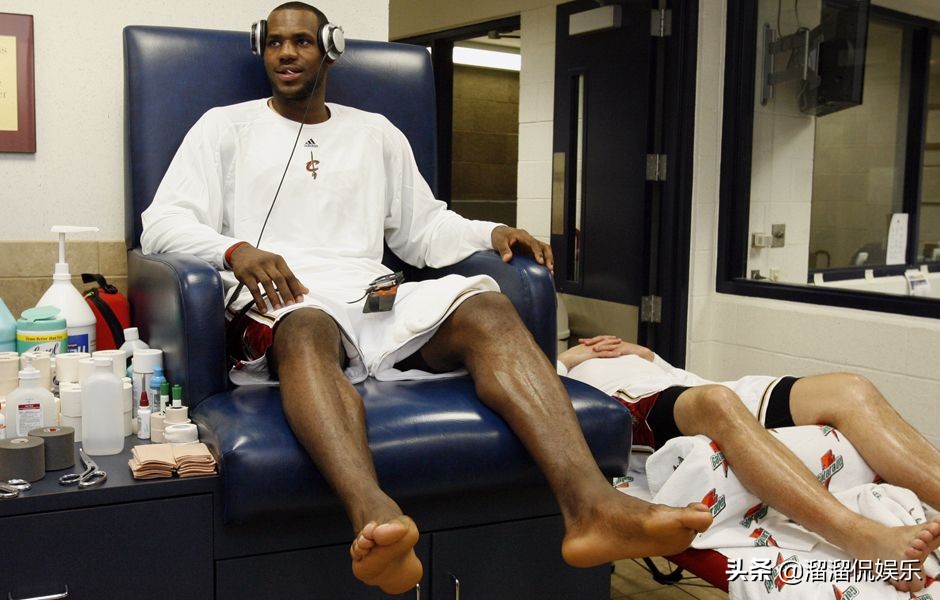 詹姆斯脚趾严重变形图片,詹姆斯脚趾受伤