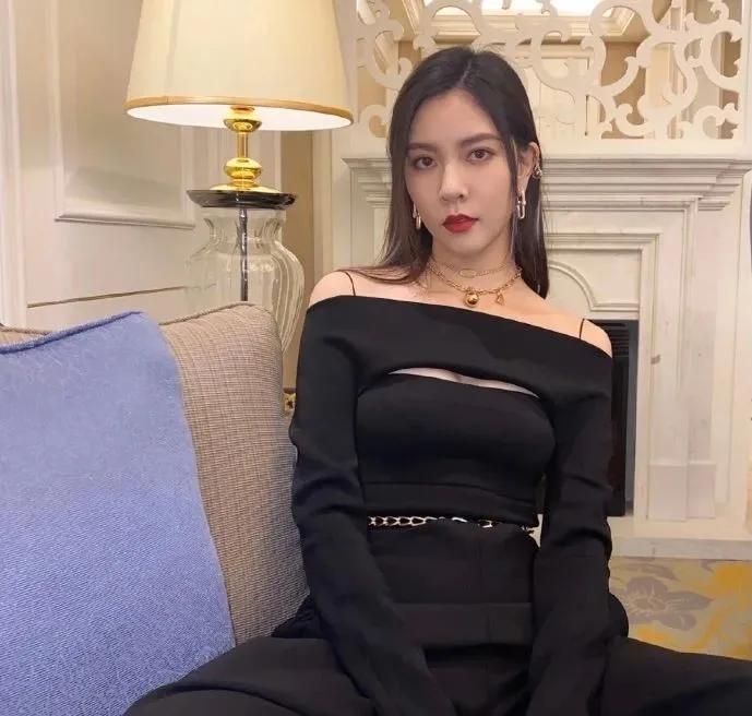 明星同款针织衫日常穿搭,秋天衣服推荐女毛衣