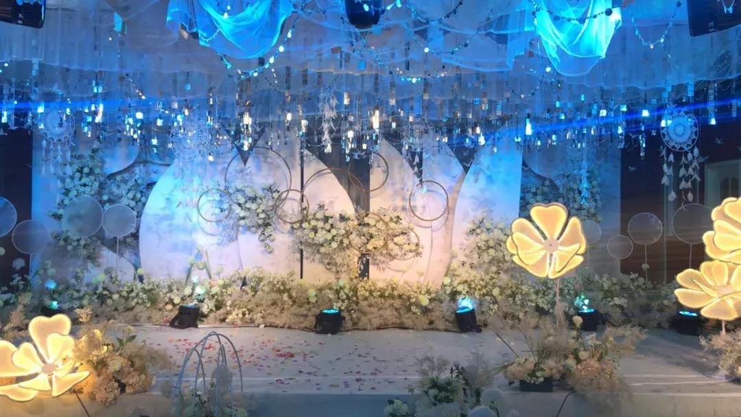 主持人主持婚礼全过程,婚礼主持人怎么样的比较好