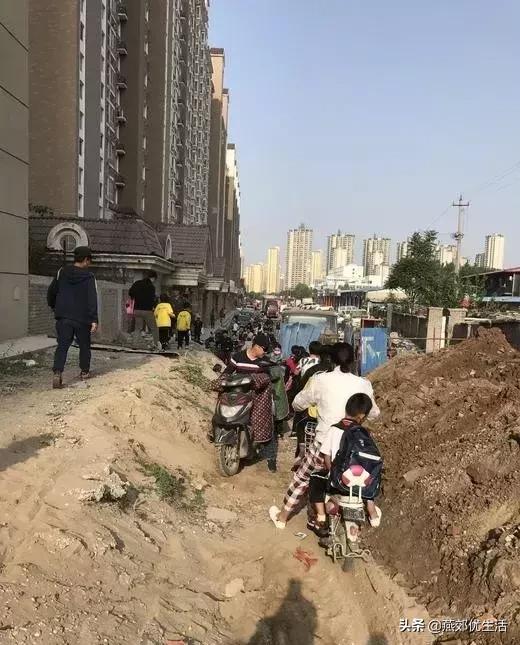 盼了好久的路终于修好了,盼了几十年终于开始修公路了