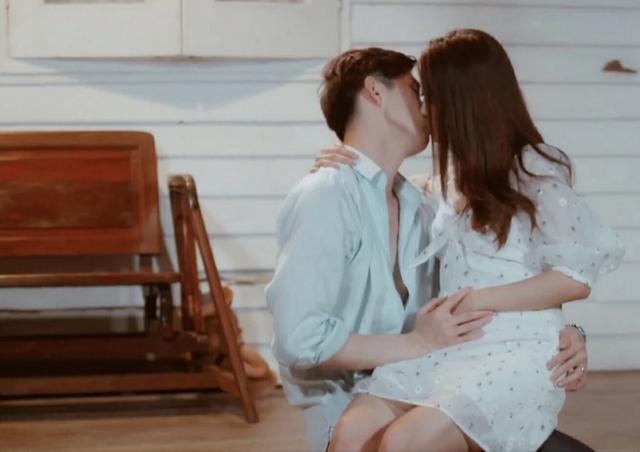 女朋友肚疼男朋友应该怎么办,女朋友肚疼喝什么