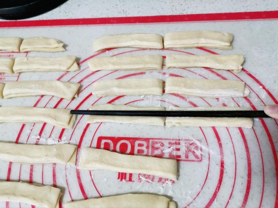 油条怎么炸不用面粉和酵母,炸油条不放酵母粉最简单的做法