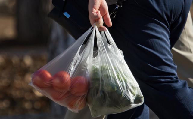 日本大阪市长称隔离期间应由男人出门购物，因为女人购物时间过长