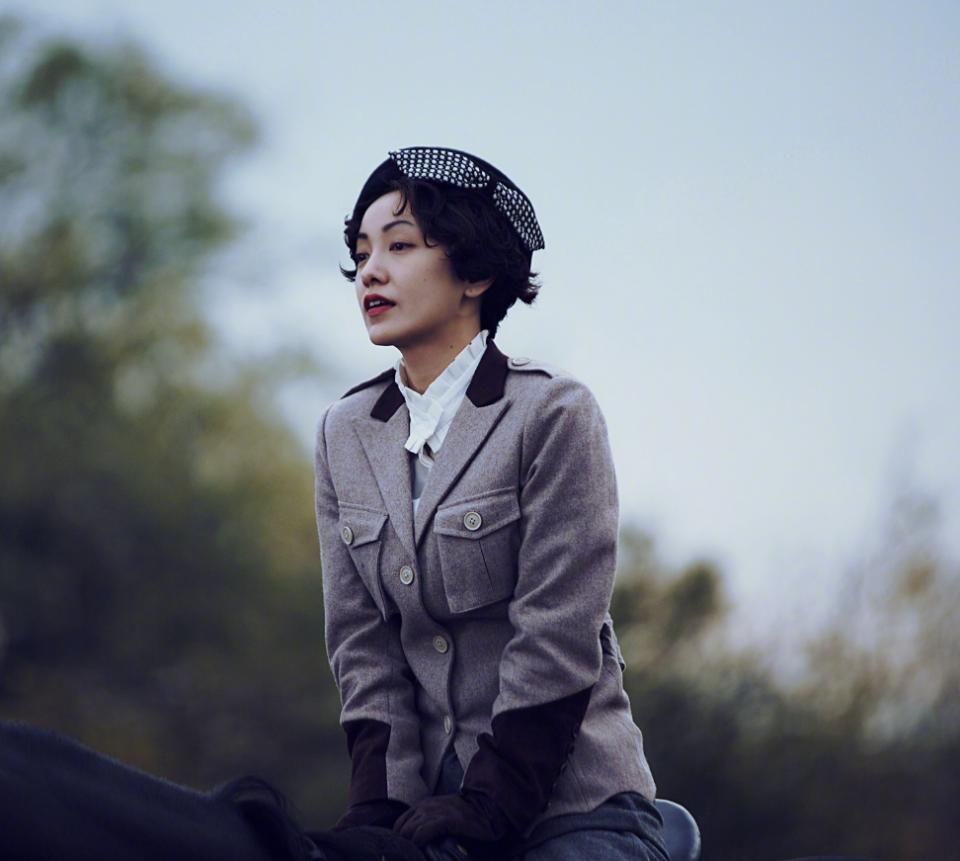 喜宝为了生存努力挤进上流社会 (电影喜宝桥段)