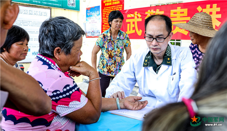 中医义诊进警营惠警行动暖人心,暖心健康义诊