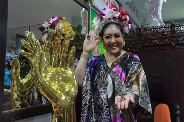 泰国女孩沉迷挨揍，揍得越狠越漂亮