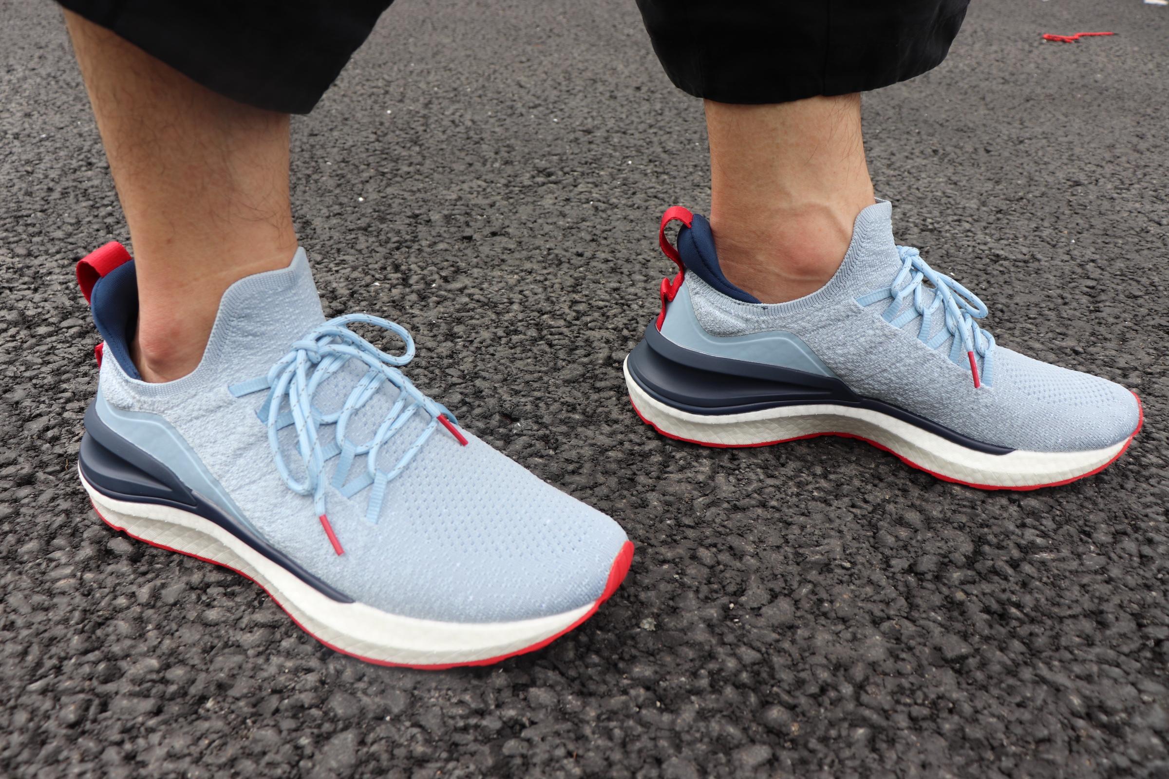 小米运动鞋竟和阿迪同厂出品？脚感不相上下，小米细节出“奇招”