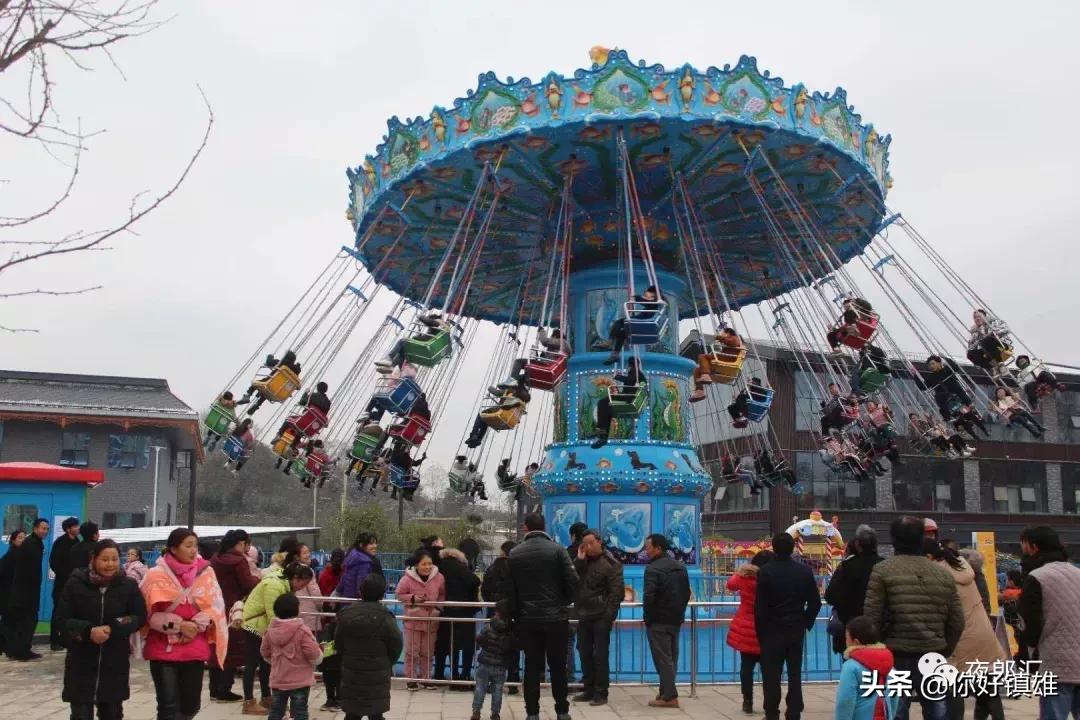 请给孩子们一个幸福的童年,镇雄人送娃娃上学