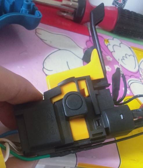 手电钻前面的夹头构造及更换,晶思达手电钻开关总成内部构造