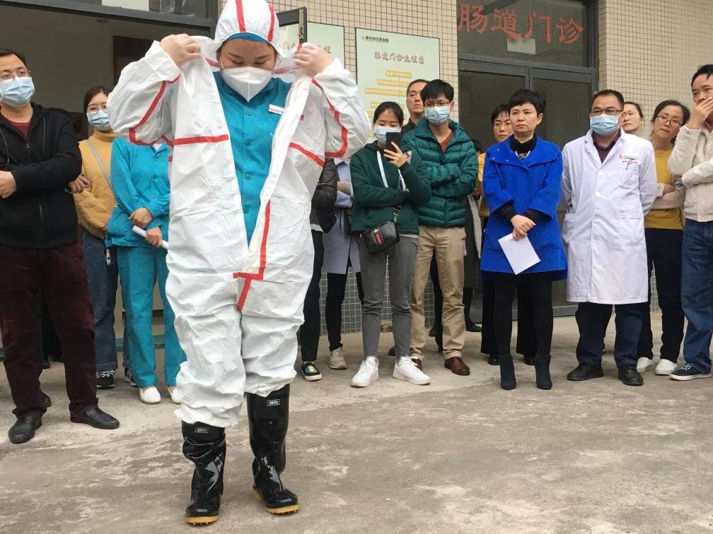 尽快遏制疫情蔓延势头,疫情防控形势依然严峻