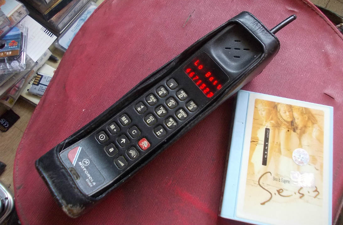 30年前的大哥大手机,30年的大哥大手机现在还能用吗