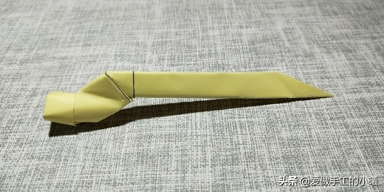 最简单的折纸金刚狼爪教程,用折纸折金刚狼爪