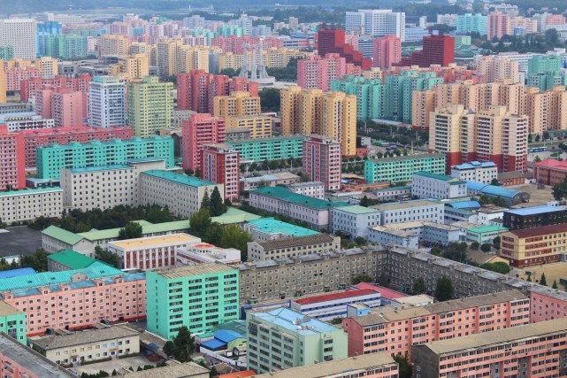 走进朝鲜首都平壤的街头,朝鲜街头建筑