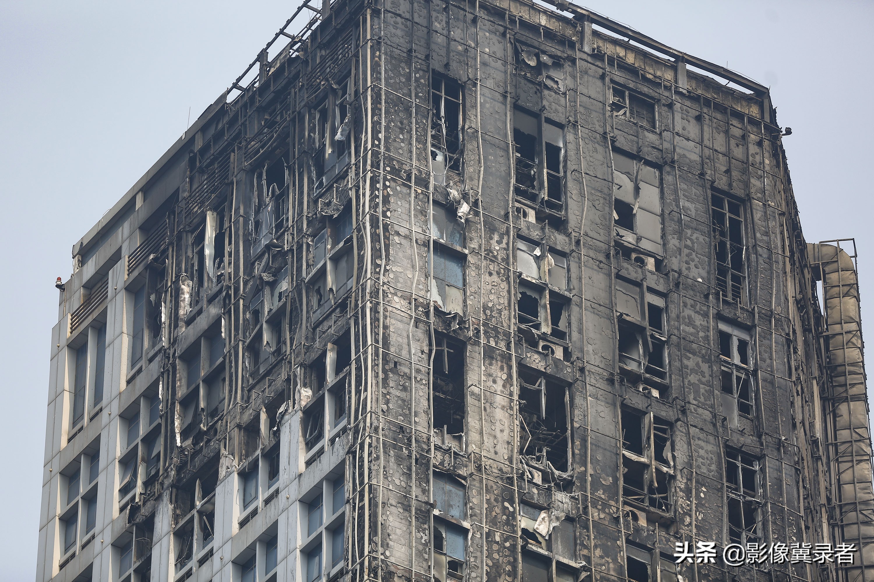 石家庄一栋楼突发火灾全过程,石家庄高楼失火最新消息