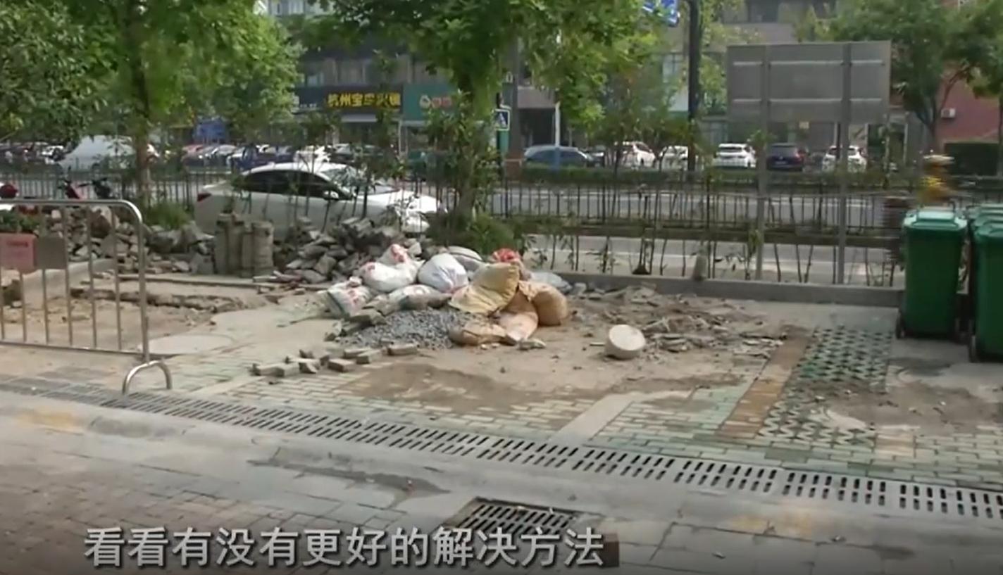 居民楼下的垃圾场,居民楼下有个大垃圾场向哪投诉