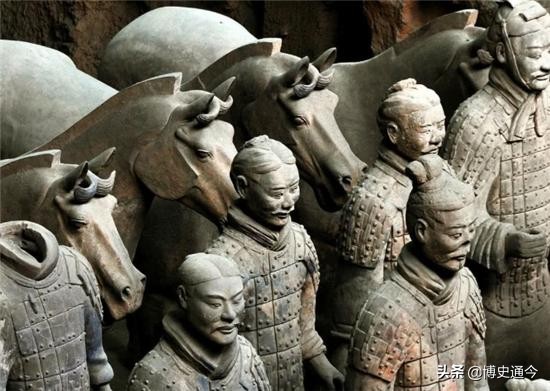 兵马俑中发现诡异箭簇，结构十分精巧，学者：嬴政吞并天下是天意