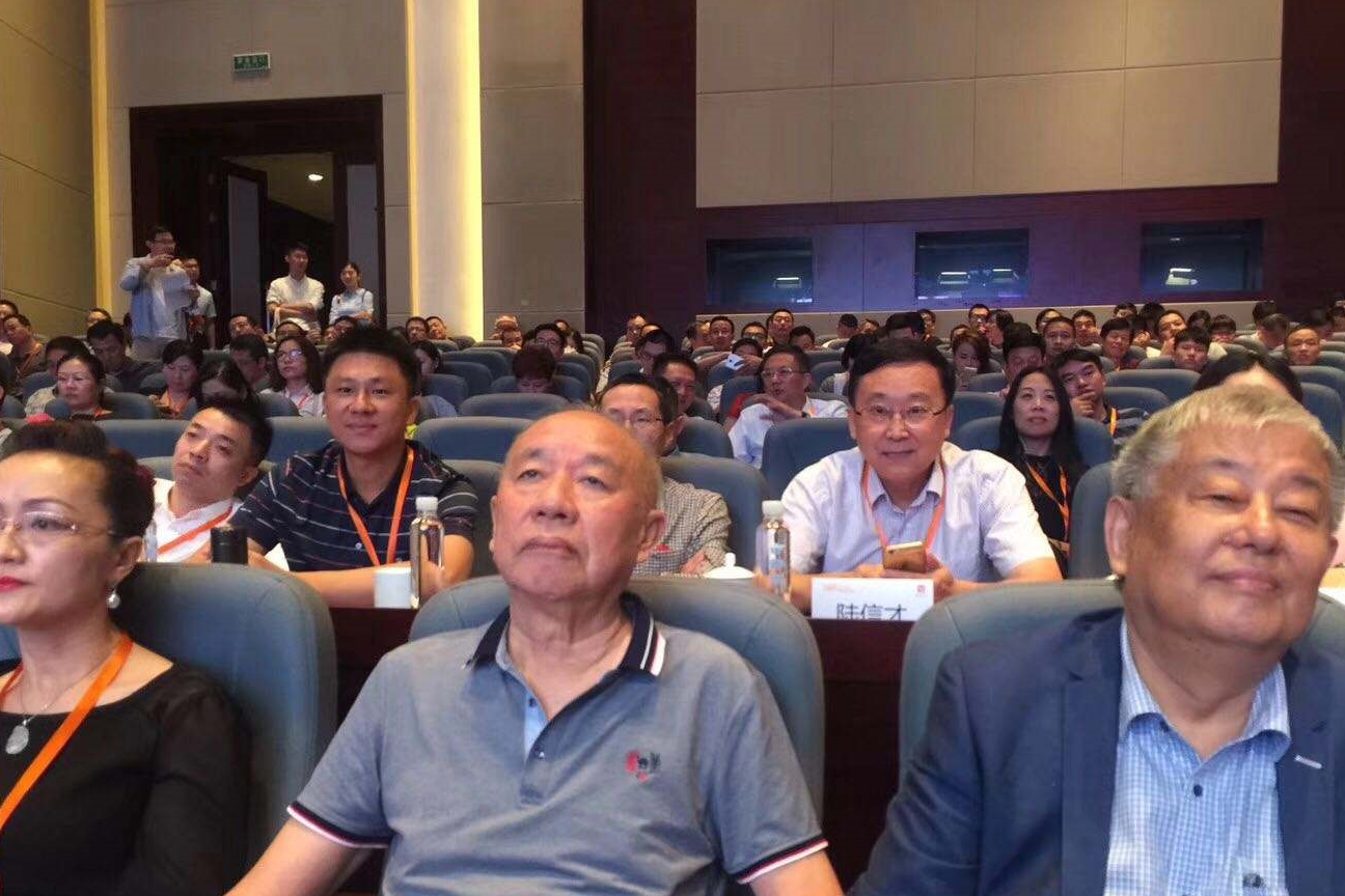 商业大佬评价牟其中,创业教父牟其中