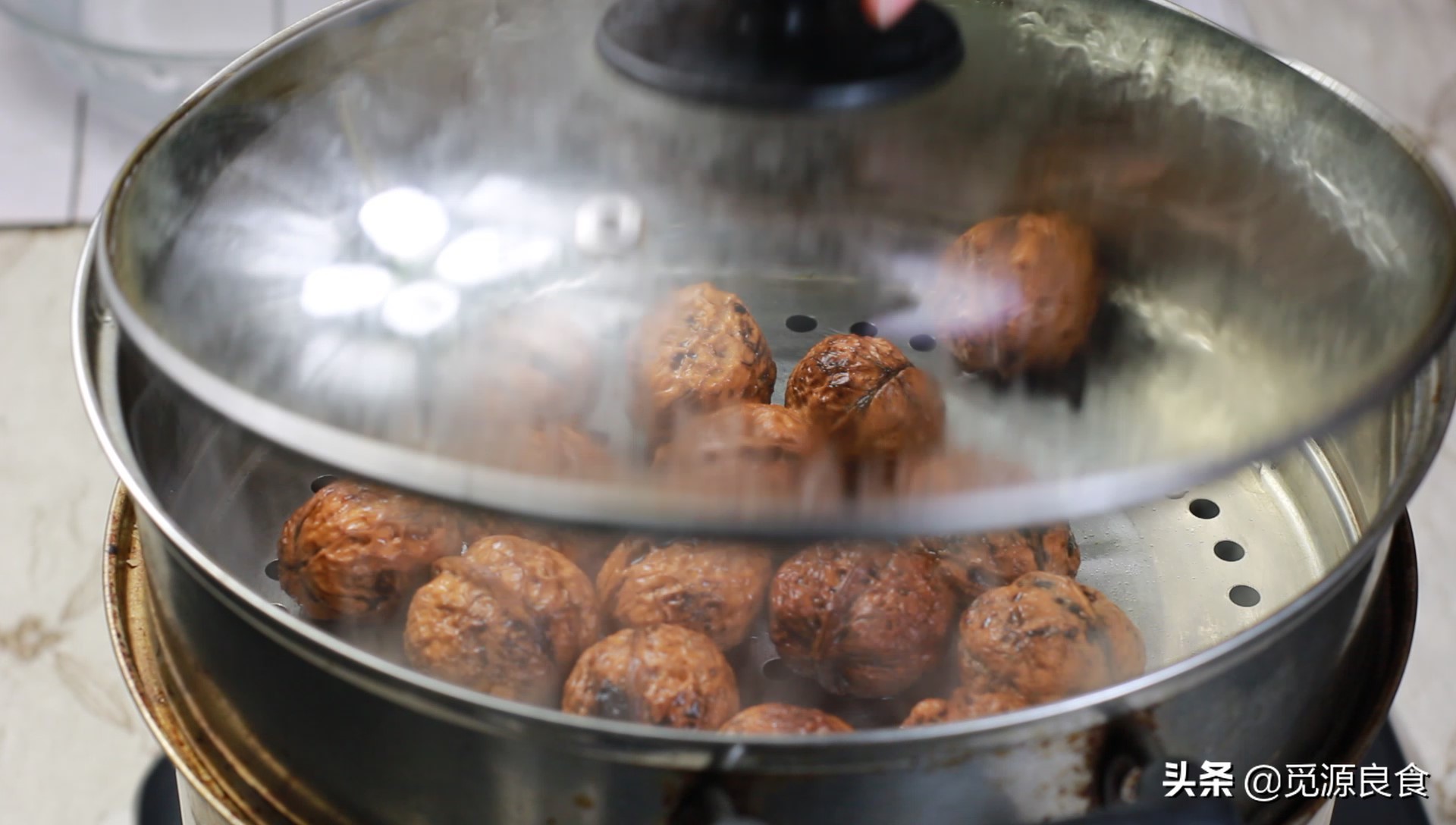 怎么快速剥完整的核桃仁,快速剥新鲜核桃小妙招