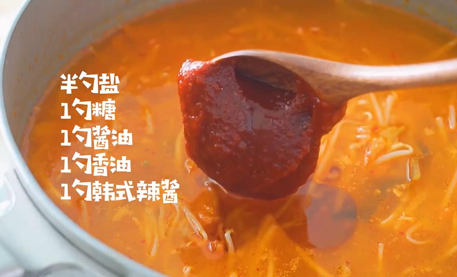 热腾腾的泡菜饺子锅吃起来超满足,必品阁韩国泡菜饺子的做法