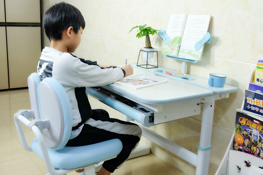 儿童简易爱果乐学习桌椅,爱果乐萌芽椅怎么样