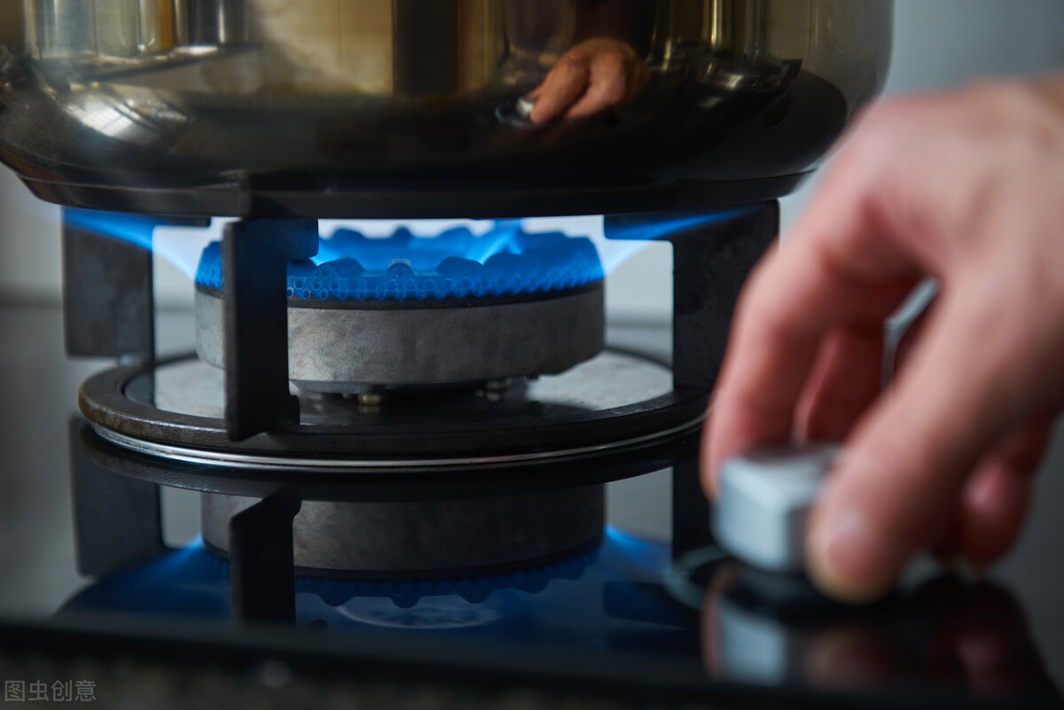 天然气火苗颜色发红是怎么回事,燃气灶火苗什么颜色正常