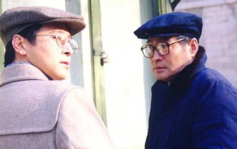 对程蝶衣恩将仇报的小四，27年后已两鬓斑白，但气质依旧如兰