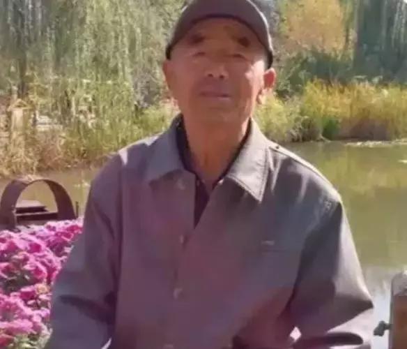 9岁丧父，家境贫寒，男孩被保送研究生后，一个决定感动所有人