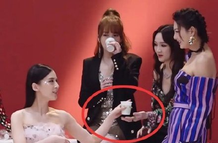 乘风破浪的姐姐黄圣依怎么不淘汰,黄圣依亮相乘风破浪的姐姐亮相