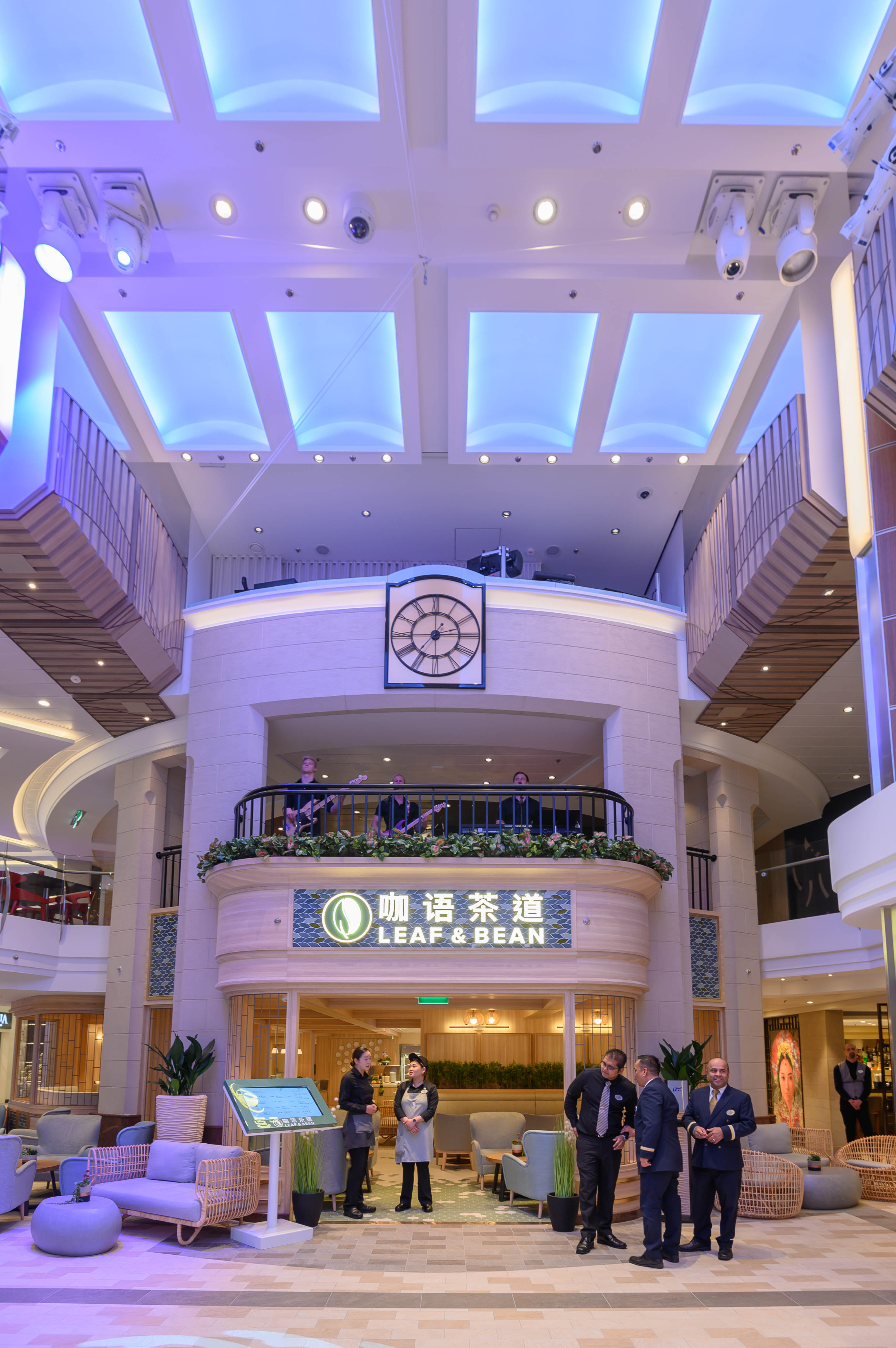 世界第一艘豪华邮轮,世界最大豪华邮轮首航