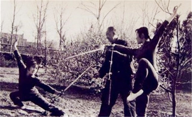 女飞贼宋莲萍拜高僧为师轻功了得,70年代国内第一女飞贼