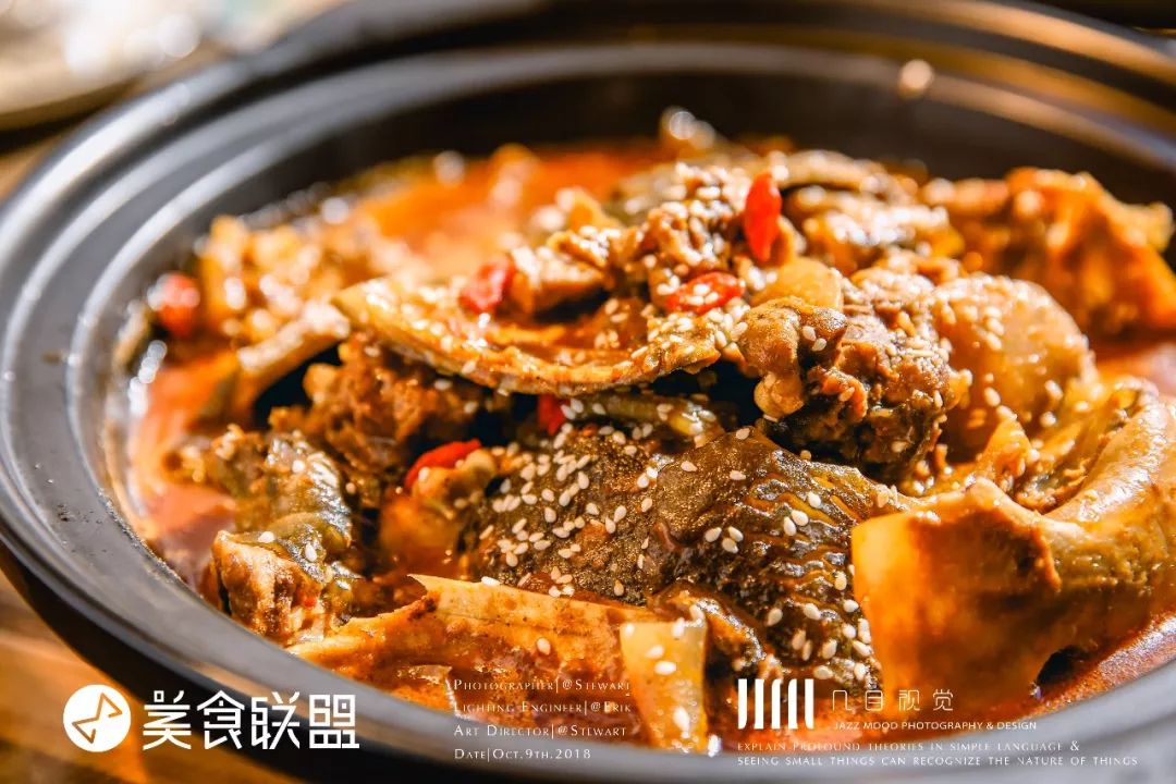 靠着这道菜这家店火了二十年,这家店仅凭一道菜火爆多年