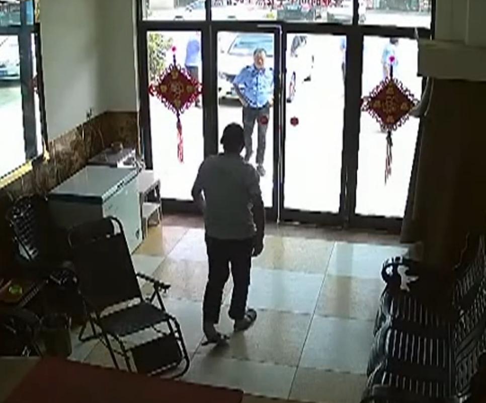 消防队售卖灭火器辟谣,冒充消防员推销灭火器违法吗