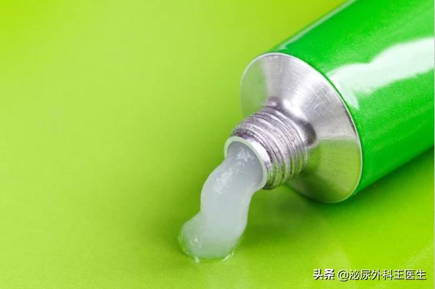 1%红霉素软膏作用与功效,红霉素软膏的价格高低功效相同吗