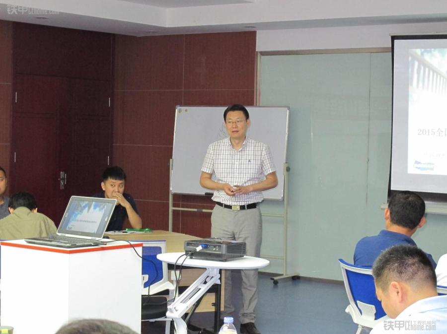 山猫滑移装载机最高能升多少米,山猫滑移装载机算什么机种