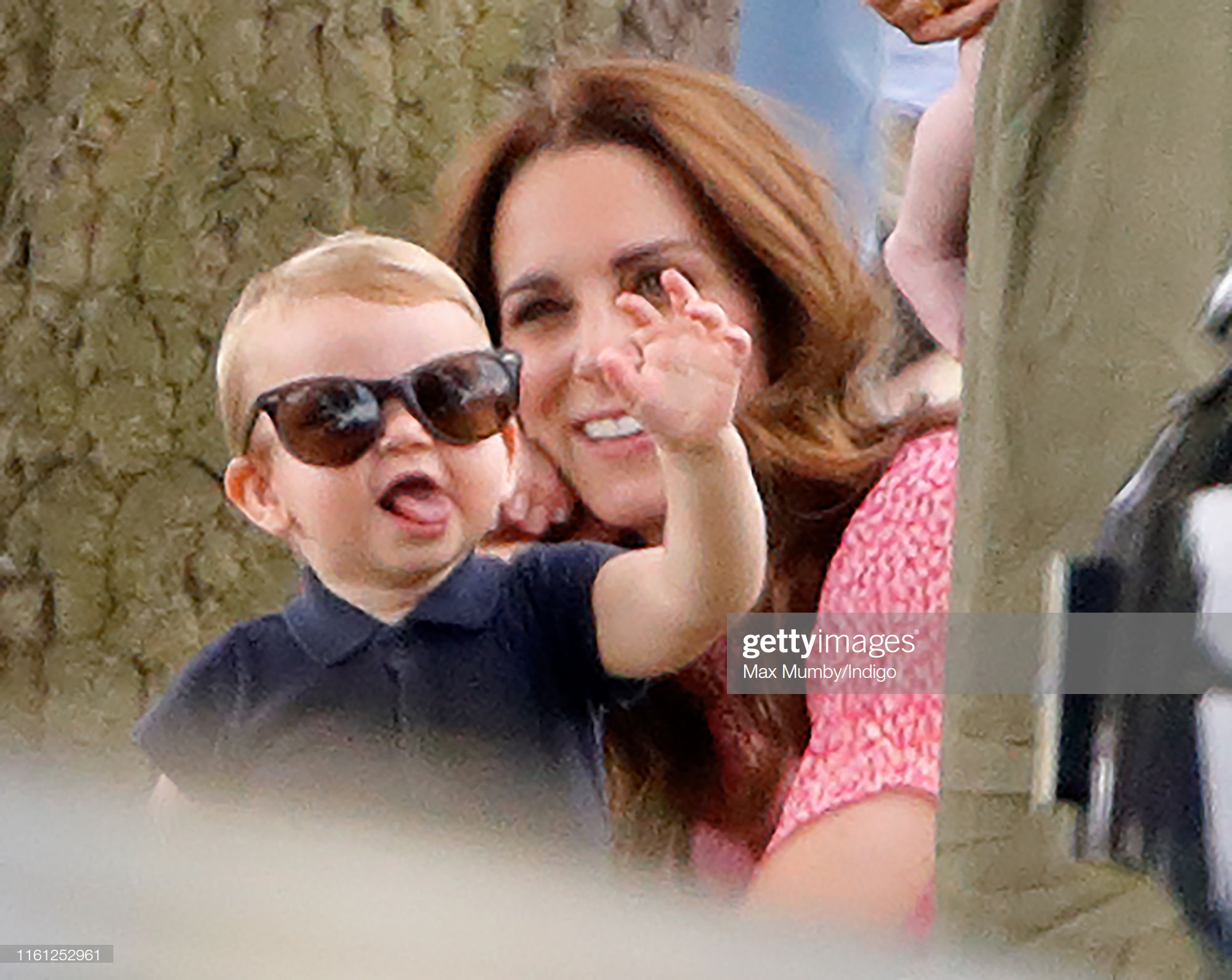 查尔斯和卡米拉有血缘关系么,查尔斯隔代亲