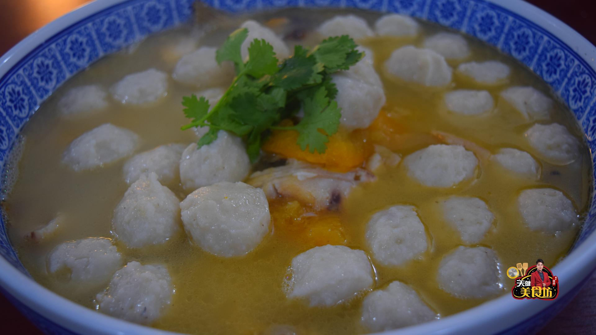 草鱼丸子的家常做法大全视频,草鱼丸子加什么菜最好吃